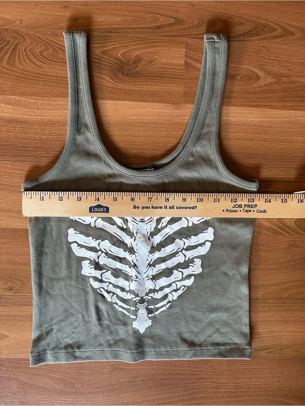 ๐ Hot Topic Olive Green Ribbed Tank with White Ribcage Graphic - Picture 4 of 9